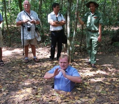 Du khách trải nghiệm sinh hoạt thời kháng chiến chống Mỹ tại Củ Chi