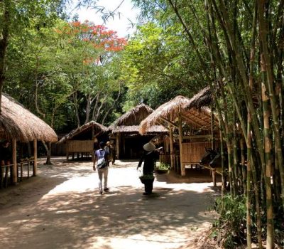 Cảnh làng quê thanh bình, bạn có phân biệt đâu là khách thật, đâu là cảnh giả trong tấm hình này không?