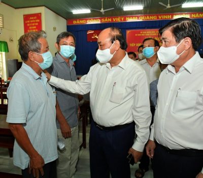 Chủ tịch nước Nguyễn Xuân Phúc tiếp xúc với các cử tri tại huyện Củ Chi