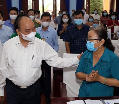 Chủ tịch nước Nguyễn Xuân Phúc tại buổi tiếp xúc cử tri huyện Củ Chi vào sáng 14-5. Ảnh: HOÀNG GIANG